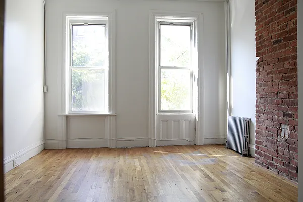 Rented by Rennit Inc. | media 21