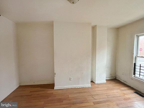 4th image of 2452 Etting St