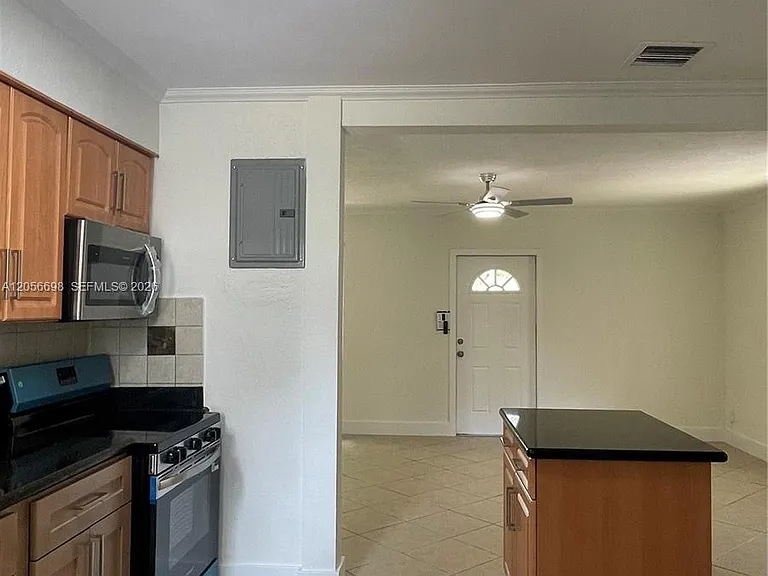 1420 NE 1st Ave — Photo 13