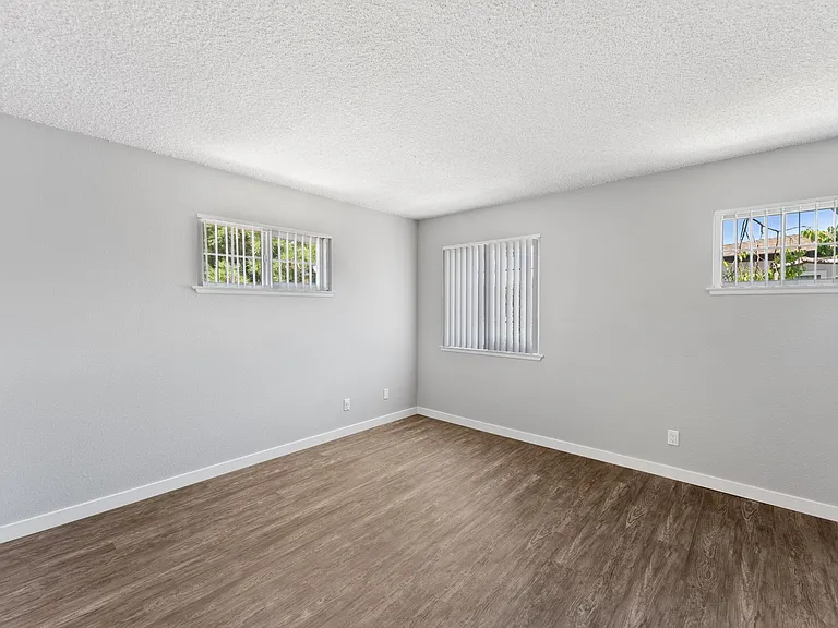 Villa Del Sol Apartments — Photo 24