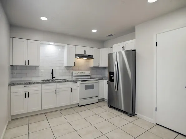 12609 Veterans Memorial Dr, Houston, TX 77014