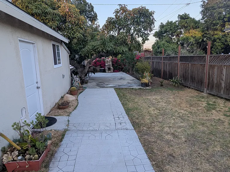 San Vincente Ave — Photo 19