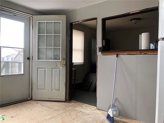 2nd image of 90 Pinegrove Ave