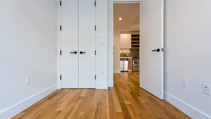 Rented by Nooklyn NYC LLC | media 18