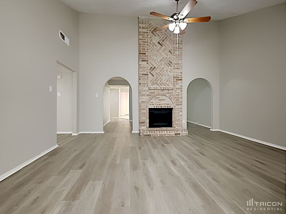 2nd image of 19406 Woodglen Dr