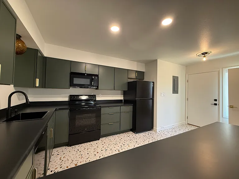 1012 Driftwood Dr — Photo 4