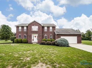 221 Fairmont Dr, Findlay, OH 45840