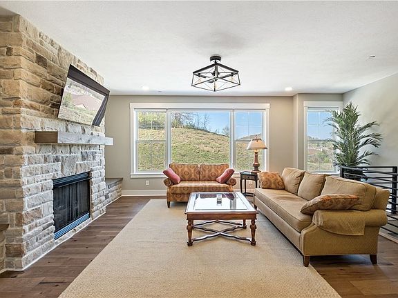 5th image of 312 Highpointe Dr