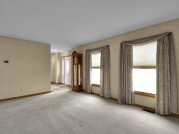 4th image of 2433 Whitney Ave