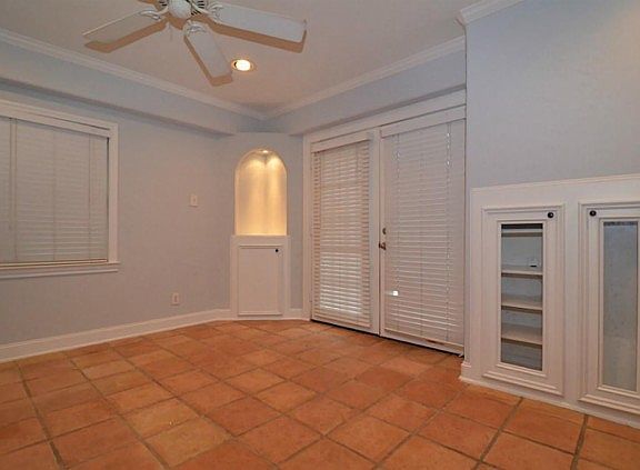 5th image of 4022 Woodfin St