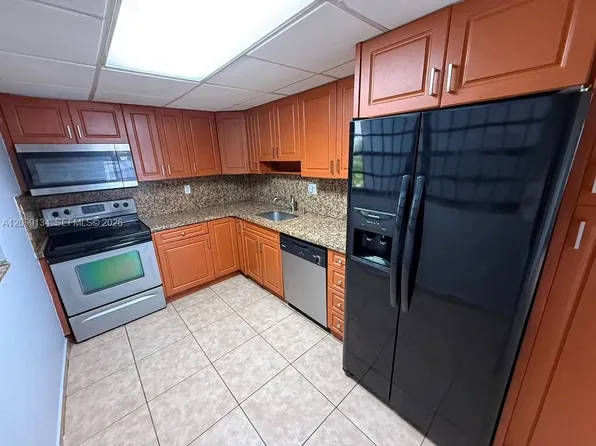 1325 W 68th St, Hialeah, FL