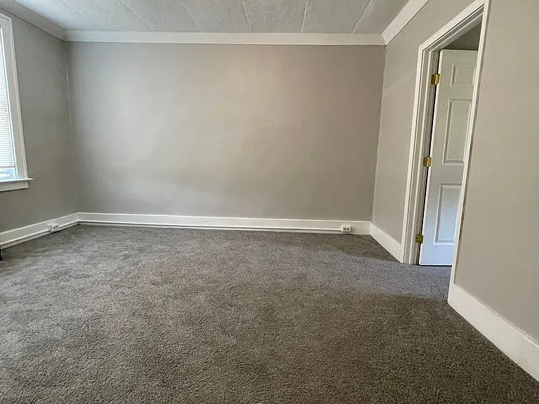 14800 E Vernor Hwy — Photo 16