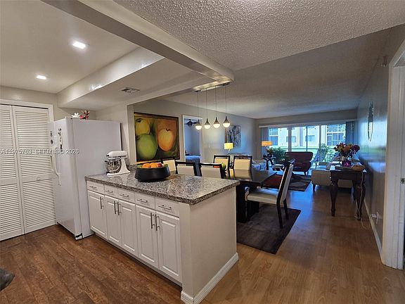 2nd image of 140 Lakeview Dr APT 111