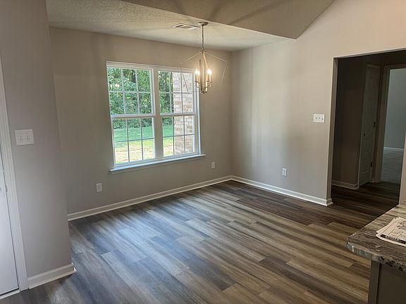 3rd image of 465 Magnolia St