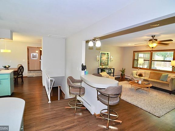 3rd image of 206 Sunrise Ave N