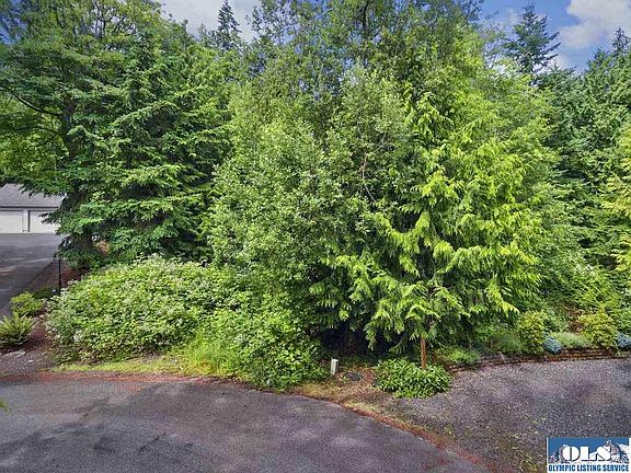 2nd image of 102 Helm Ln
