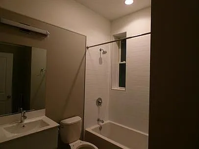 1059 N Damen Ave — Photo 23