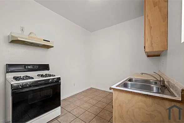 Studio, 450 sqft, $2,041 — Photo 2