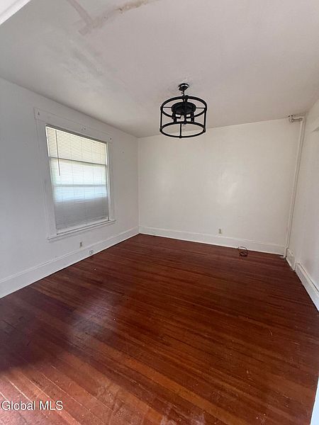 3rd image of 505 Altamont Avenue