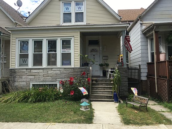 3rd image of 2918 N Richmond St