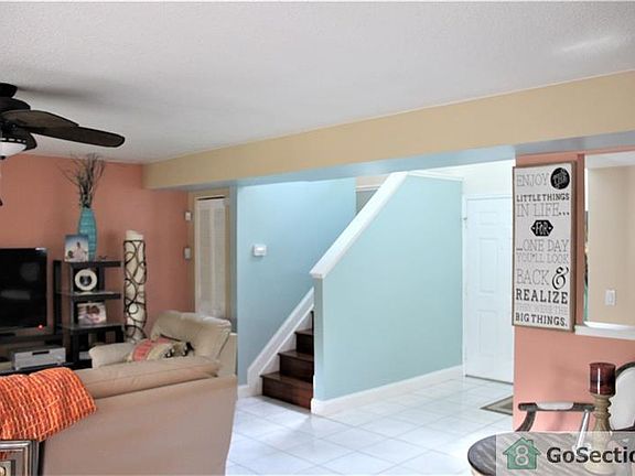 3rd image of 2025 Maplewood Dr