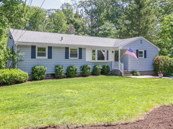 135 Oak St, Holliston, MA 01746