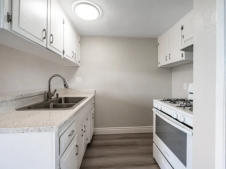 1431 N Citrus Ave #B7 — Photo 4
