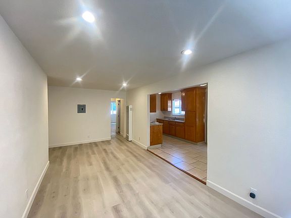 5th image of 21856 Thelma St APT 2