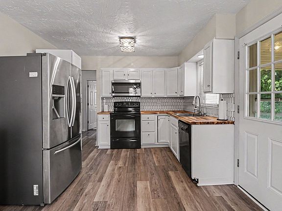 4th image of 105 Maple Dr