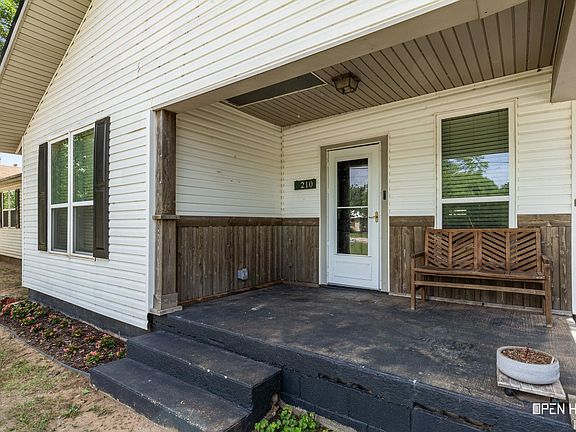 2nd image of 210 Prairie Ave