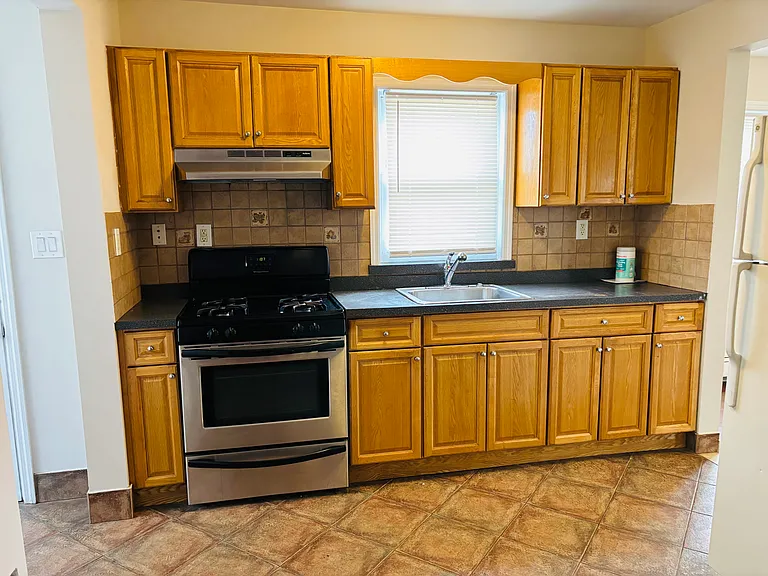 146 Westbury Ave — Photo 3