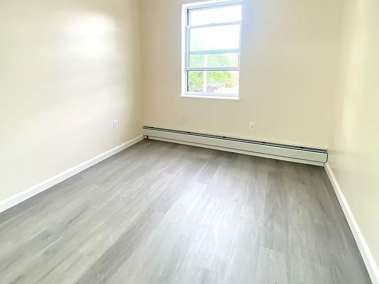 6805 174th St #2 — Photo 3