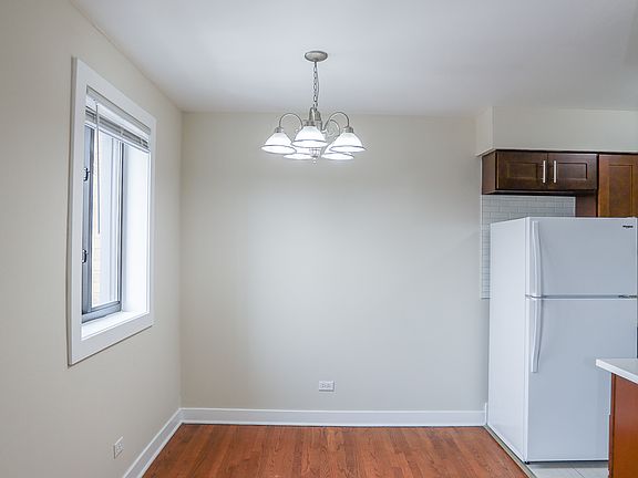 3rd image of 5845 N Winthrop Ave #311