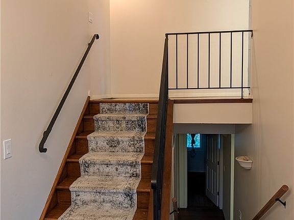 4th image of 17945 Cliffside Dr