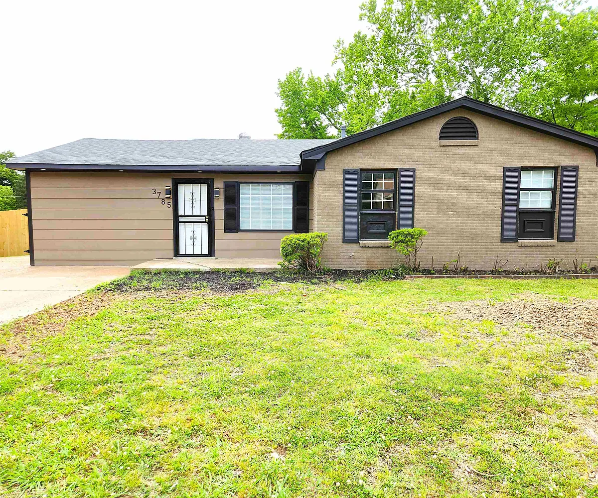 Building Photo - 3785 Ladue St