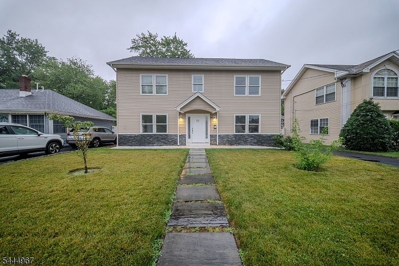 1st image of 51 Greenwich Dr