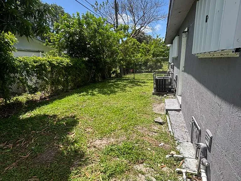2911 NW 11th Pl #A — Photo 12