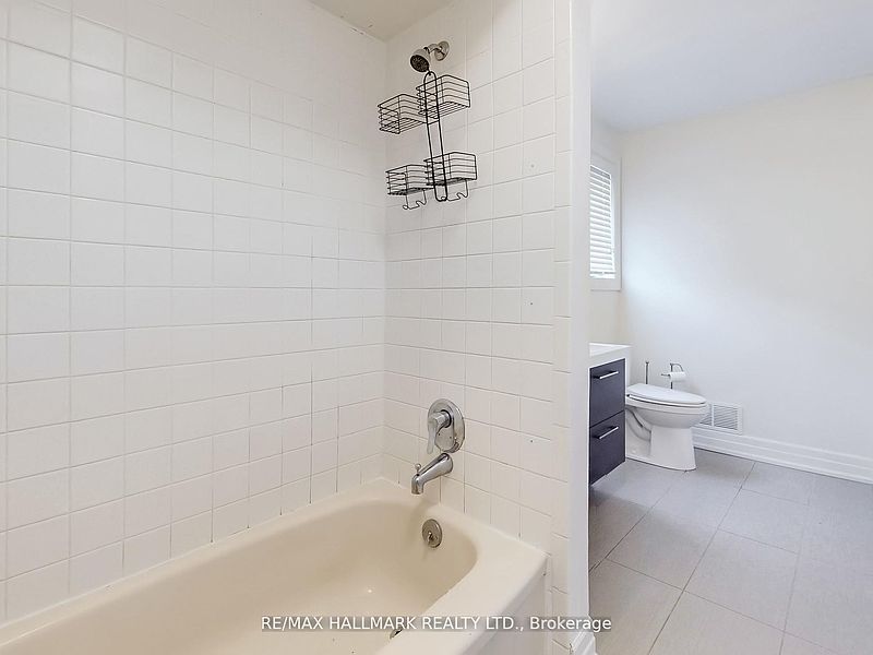 Toronto House for rent - 5 Bedrooms — photo 27