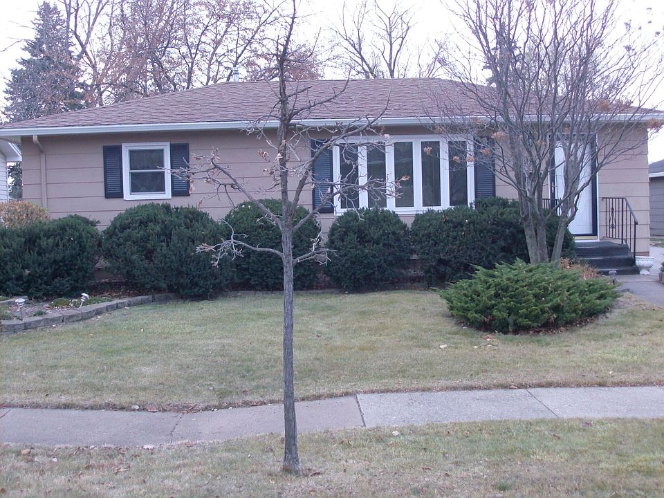 1st image of 912 10th Ave NE