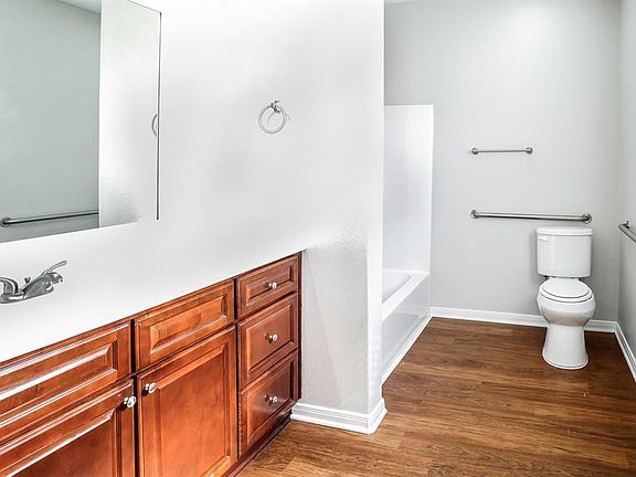 5th image of 1819 Oriole Dr