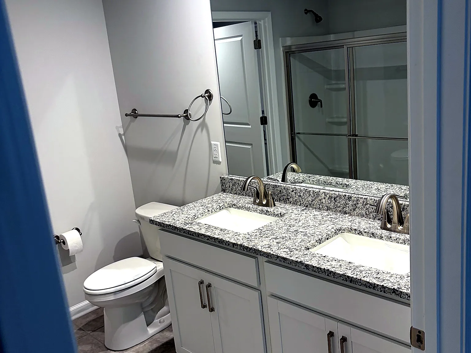 4 bed, 2.5 bath, 2100 sqft, $2,200 — Photo 3