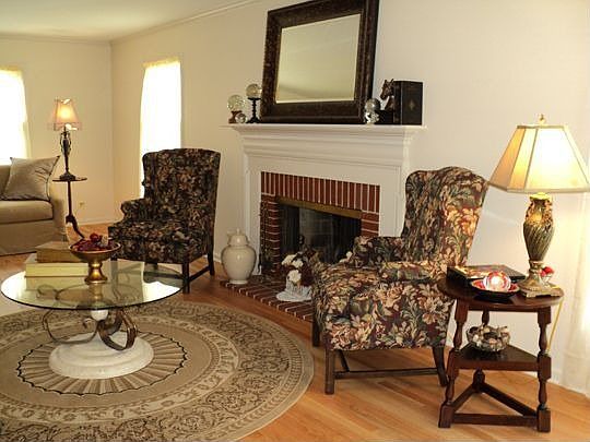 1st image of 555 Lakeland Dr