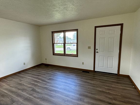 2nd image of 2719 Pine Manor Ave APT A