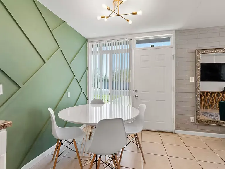 1010 E Maryland Ave #12 — Photo 7