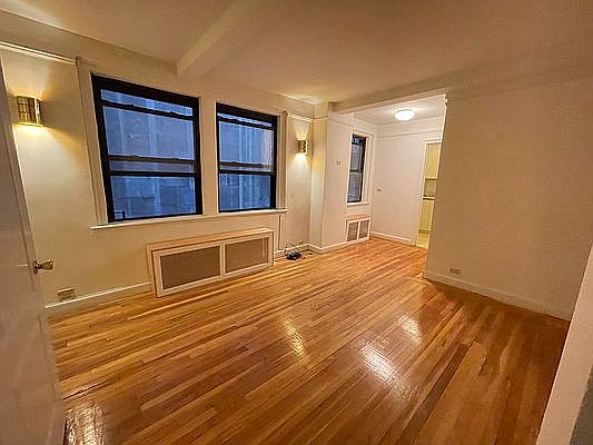 5th image of 336 E 43rd St #203