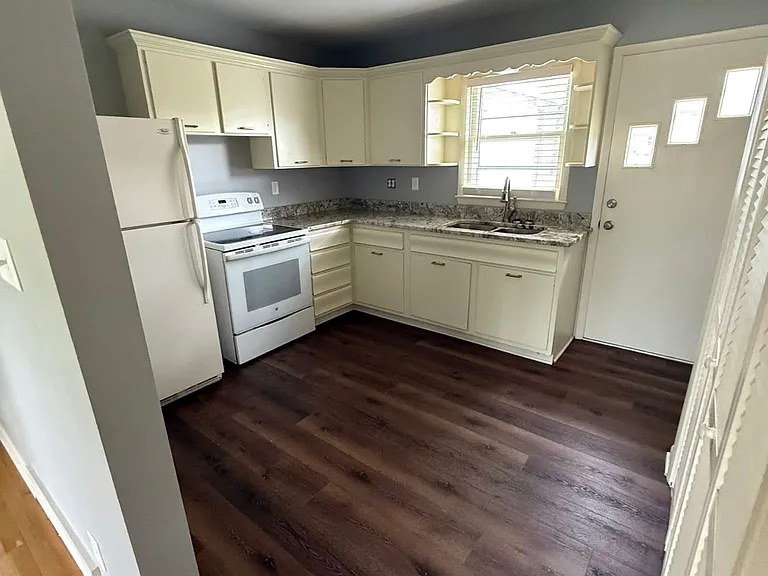 108 S Lewis Ct #B — Photo 4