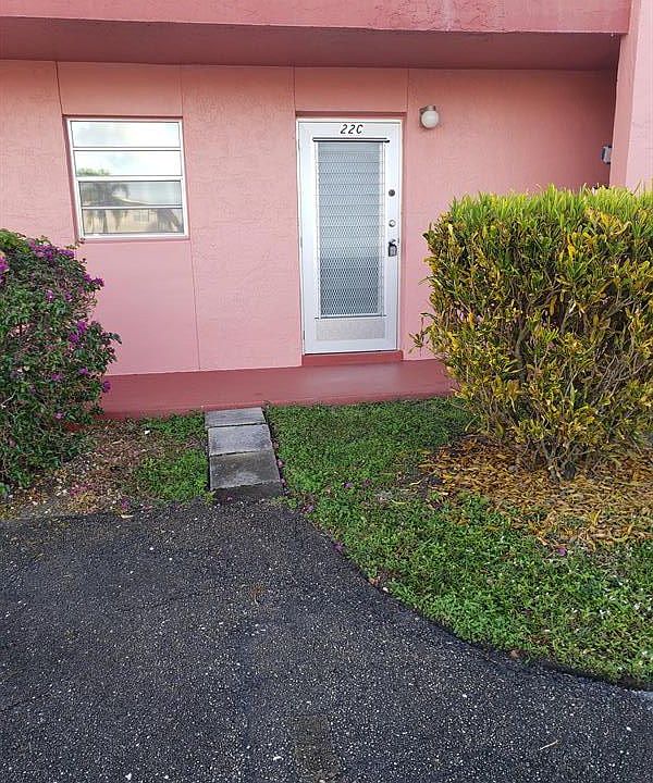 1st image of 22 Golfs Edge APT C