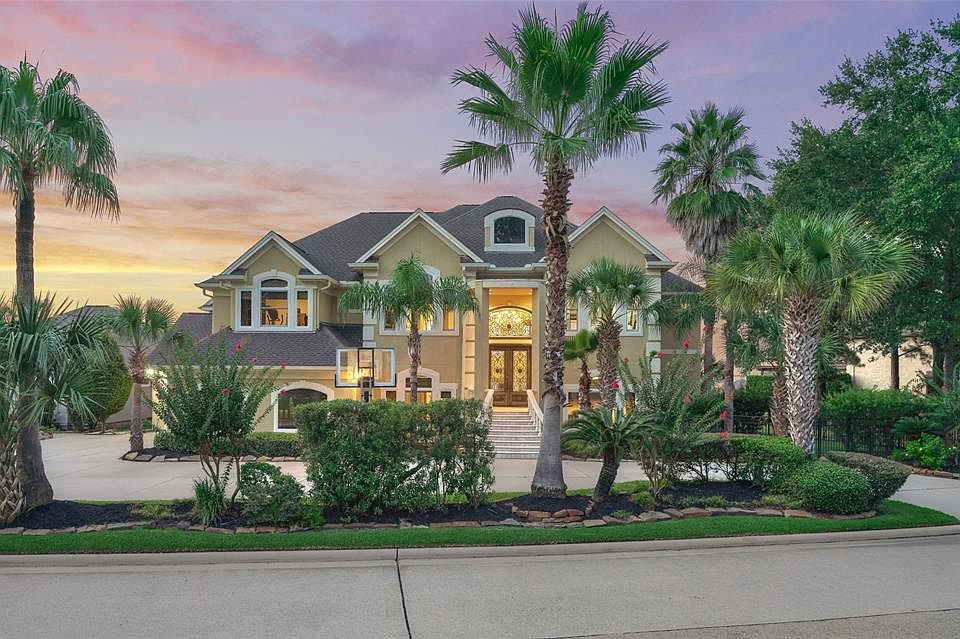 Welcome home to 41 Sarasota.