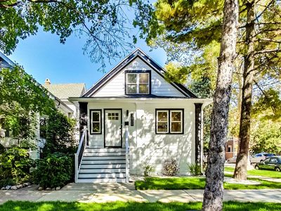 3800 W Eddy St, Chicago, IL, 60618