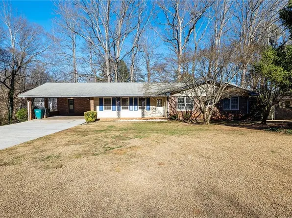 4453 White Oak Dr, Sugar Hill, GA 30518